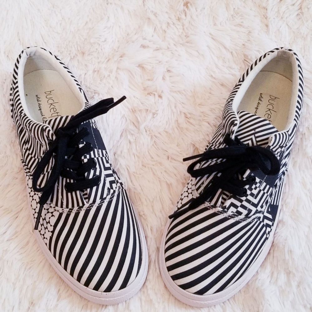 Bucket Feet Optical Illusion Design Sneakers (5)